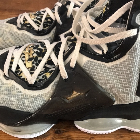 Nike Lebrun 19 Basketball Sneakers main image 4